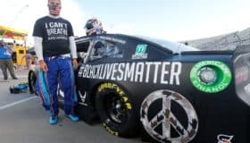 Sufre Bubba Wallace acto racista en la NASCAR | Video