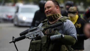 Grupo ultraderechista ‘Proud Boys’ asegura que seguirá luchando contra la 'insurrección izquierdista' en EU