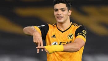 Raúl Jiménez sufre fractura de cráneo tras el fuerte impacto con David Luiz | Video