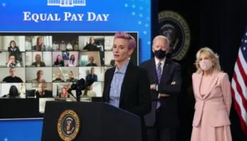 Me han despedido por ser mujer: Rapinoe; No importa si perteneces al mejor maldito equipo de futbol, la brecha salarial es real: Biden | Entérate