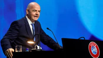 Gianni Infantino condena agresión al árbitro turco y pide 'seguridad para todos'
