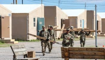 Hoy en la historia | EU se retira de Afganistán; nacen Mary Shelley y Wes Craven