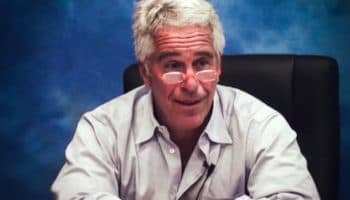 Aprueban acuerdo de 290 millones de dólares de JPMorgan con denunciantes de Epstein
