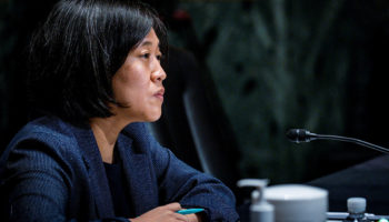 Representante comercial de EU llega a México en medio de roces en el T-MEC