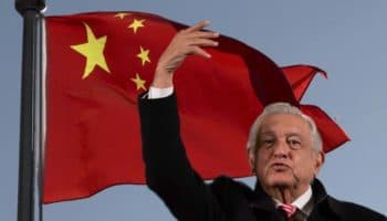 China responde a comentarios de AMLO de que es un país 'colonizador'