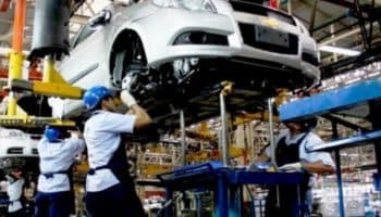 Aranceles de Trump incrementaría hasta 15 mil dólares los precios de autos en EU