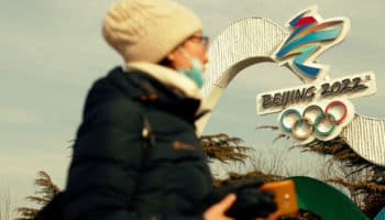 Atletas llevarán teléfonos desechables a Juegos de Pekín… para evitar ciberespionaje | Video