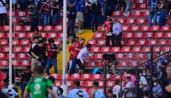 Detienen a policías por no intervenir en la batalla campal de El Corregidora | Tuit