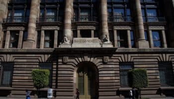 Quiere AMLO que Banxico cuide crecimiento económico, no sólo inflación