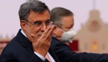 Fallo judicial permite a FGR seguir investigando a Scherer y su red de abogados: Periodista