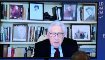 Genera rechazo propuesta de Kissinger de negociación para frenar invasión a Ucrania