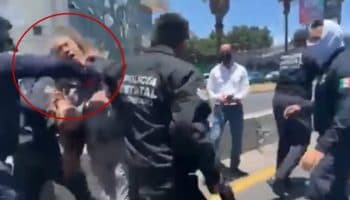 Policía agrede a manifestantes que exigen sepultar ley que privatiza el agua | Videos