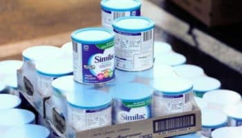 Fórmulas lácteas altas en azúcares dañan salud de menores de 3 años, alerta Secretaría de Salud