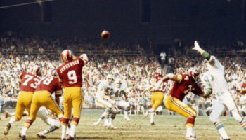 NFL: Retiran el 9 de Sonny Jurgensen III, mítico QB de Washington | Video
