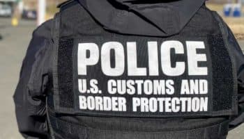 Arrestan a mujer que contrabandeaba a 3 niños migrantes mexicanos