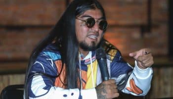 Critican a comediante Carlos Ballarta por chiste en Netflix sobre niños con sida