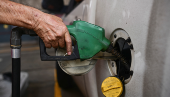 Cofece multa con más de 437 millones de pesos a gasolinerías por manipular precios