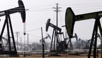 Precios del petróleo suben por aumento en tensiones entre Estados Unidos y Venezuela