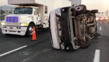 Combi se voltea en la México-Pachuca y deja varios heridos