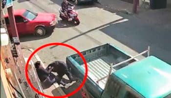 Mujer detiene a su asaltante hasta que llega la policía | Video