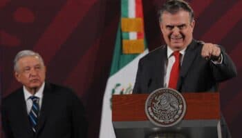 'Rencor obsesivo' de exembajadora Bárcena: Ebrard sobre 'Quédate en México'