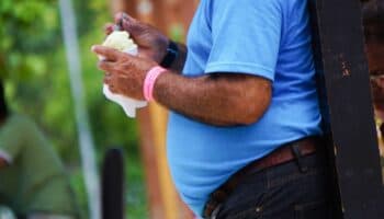 ¿Qué comes cuando estás triste? UNAM indaga causas de la obesidad