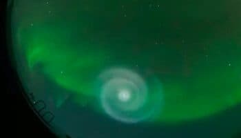 Cohete de Space X produce espiral gigante durante aurora boreal