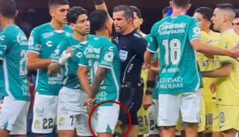 Video | Árbitro Fernando Hernández da rodillazo a jugador de León; Comisión de Árbitros investigará el caso