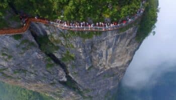 Una mujer y tres hombres se suicidan en la montaña Tianmen, conocida por inspirar 'Avatar'