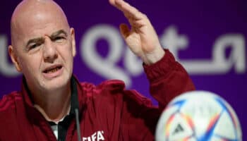 Condena Gianni Infantino los insultos racistas a Dusan Vlahovic | Video