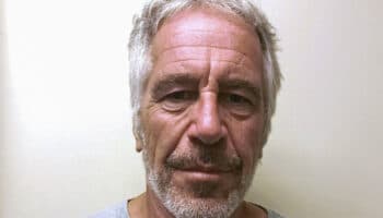 Juez ordena hacer público nombres de personas asociadas en caso Epstein