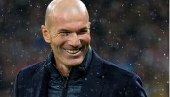 Piensa Zizou dirigir a Les Bleus, pero "no es el momento" | Tuit