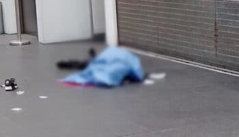 Muere hombre tras caer del segundo piso de Reforma 222