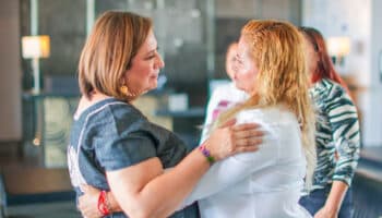 Xóchitl Gálvez se reúne con líder de Madres Buscadoras de Sonora