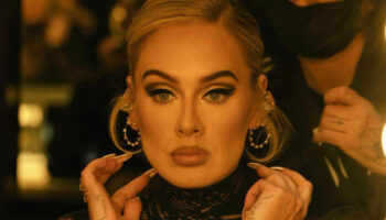 'Atrévete a tirarme algo y te mataré', advierte Adele | Video