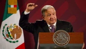 Elevador de IMSS estaba descompuesto y no lo arreglaron: AMLO