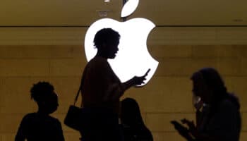 Demandan desarrolladores de apps a Apple por 1,000 mdd