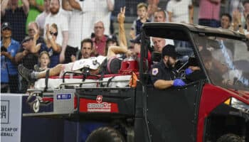 MLB: Sufre camarógrafo durísimo bolazo en Yankee Stadium | Video