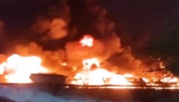 Cierran autopista México-Querétaro tras incendio por colisión múltiple