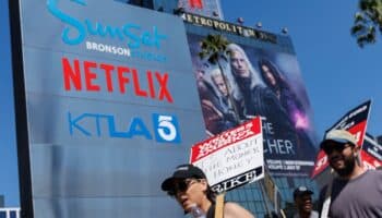 Estudios de Hollywood planean que guionistas pierdan sus hogares: Deadline