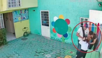 Video | Padres golpean y amenazan de muerte a maestra en Cuautitlán Izcalli