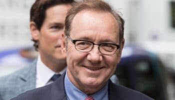 Kevin Spacey niega haber agarrado la entrepierna a un hombre; 'es una absoluta estupidez'