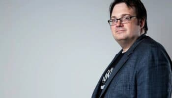Brandon Sanderson, el escritor que llevó el multiverso a la literatura
