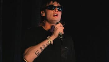 Peso Pluma llega a las Grandes Ligas con los Dodgers