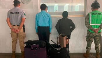 Detienen a pareja en AICM; planeaban volar con metanfetaminas a Madrid