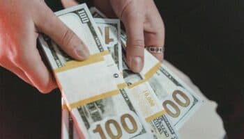 España: Roban a turistas rusos bolsa con dinero y objetos valuados en 9.3 mdd