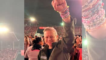Ministro Zaldívar presume 'friendship bracelets' tras concierto de Taylor Swift