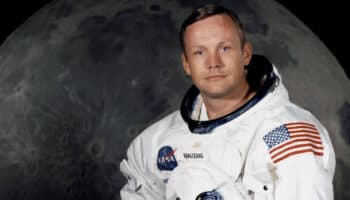 Hoy en la historia | Fallecen Neil Armstrong y Nietzsche; termina la ocupación nazi en París