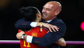 Denuncia ex árbitro español a Luis Rubiales por "violencia sexual" | Video