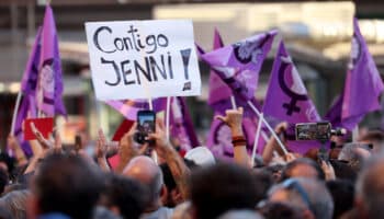"¡No es un pico, es una agresión!", gritan feministas en Madrid | Video